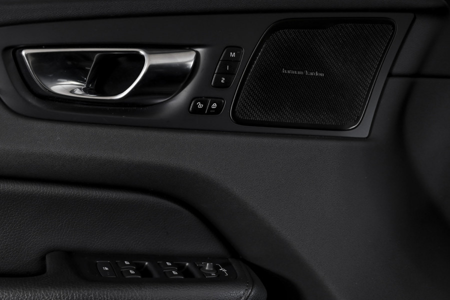 Volvo XC60 2.0 T6 Plug-in hybrid AWD Inscription Exclusive Orig. NL | Luchtvering | Elek. Trekhaak | S/k-panodak | Harman/Kardon | Adapt. Cruise | Stoel-+stuurverw. | 360 Camera | Elek. stoelen | NAV+App. Connect | ECC | LM 19" |