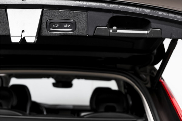 Volvo XC60 2.0 T6 Plug-in hybrid AWD Inscription Exclusive Orig. NL | Luchtvering | Elek. Trekhaak | S/k-panodak | Harman/Kardon | Adapt. Cruise | Stoel-+stuurverw. | 360 Camera | Elek. stoelen | NAV+App. Connect | ECC | LM 19" |