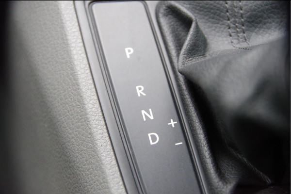 Volkswagen Transporter 2.0 TDI L2 3-ZITS, 150PK AUT. CAMERA, NAVI, CRUISE, AIRCO, CARPLAY, LEDER MF STUURWIEL