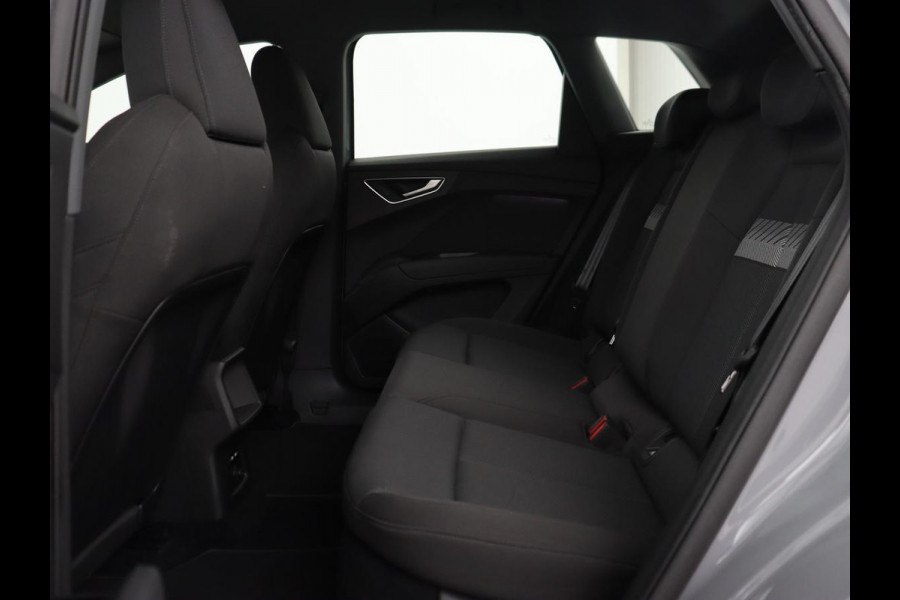 Audi Q4 e-tron 40 Launch edition Advanced 77 kWh | Warmtepomp | Adaptive cruise | Trekhaak | Camera | Stoelverwarming | Matrix LED | Carplay | Navigatie | Sportstoelen | Virtual Cockpit | Parkeerhulp