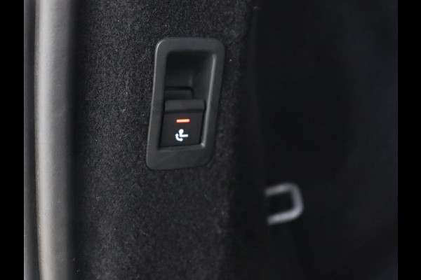 Audi Q4 e-tron 40 Launch edition Advanced 77 kWh | Warmtepomp | Adaptive cruise | Trekhaak | Camera | Stoelverwarming | Matrix LED | Carplay | Navigatie | Sportstoelen | Virtual Cockpit | Parkeerhulp