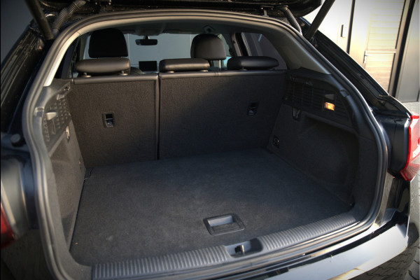 Audi Q2 1.4 TFSI CoD Design Pro Line Plus | Stoelverwarming | Camera | Keyless | Cruise Control | Navigatie | Parkeersensoren | Elektrische Achterklep | Climate Control | Automaat