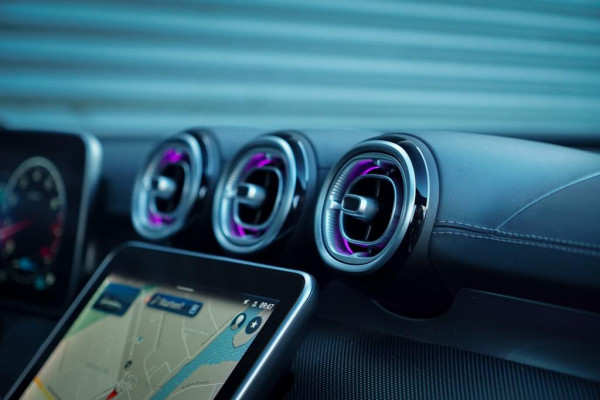 Mercedes-Benz C-Klasse Estate 200 AMG Line / Pano / Burmester / Trekhaak / Stoelverwarming