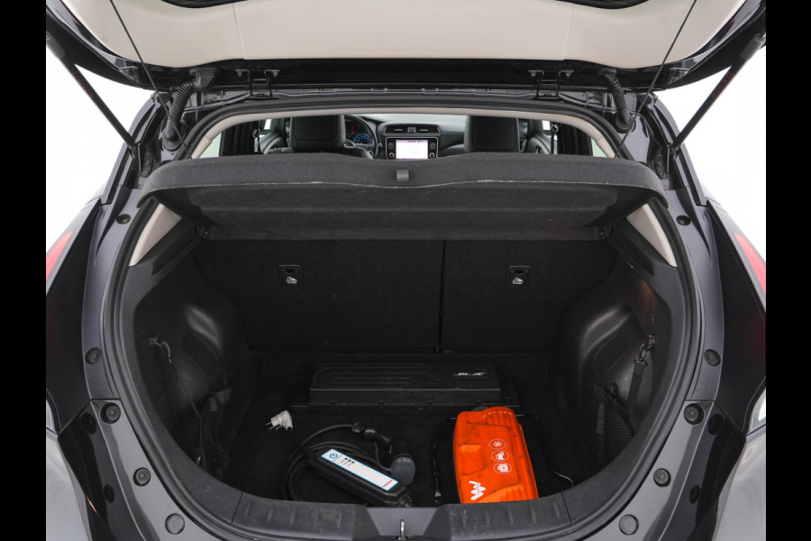 Nissan Leaf Tekna 40 kWh (SOH-83%) (INCL-BTW) *Aut.*LEATHER | FULL-LED | BOSE-AUDIO | TOPVIEW | DAB | KEYLESS | NAVI-FULLMAP | DAB | HEATED-COMFORTSEATS | PRIVACY-GLASS | ADAPTIVE-CRUISE | 17''ALU*