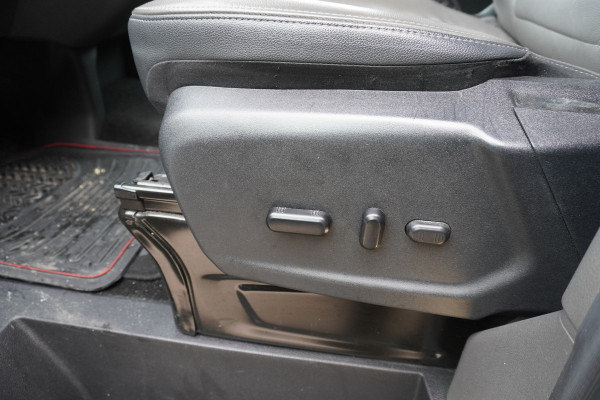 Ford Transit Custom 300 2.0 TDCI 170PK L2H1 Limited Dubbelcabine Automaat Airco | Adap.Cruise | Navi | Camera | Schuifdeur links en rechts