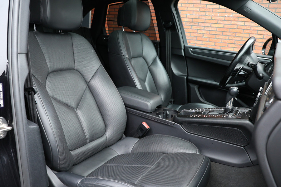 Porsche Macan 2.0 | ACC | Panoramadak | Inc BTW | 21'' | Sportchrono | Bose | Stoelventilatie | Elek. trekhaak | CarPlay | Luchtvering | Camera | Memory seats | Lederen bekleding | Alarm klasse 5 | Standkachel