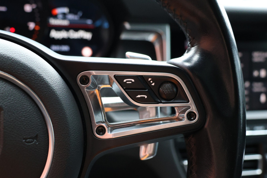 Porsche Macan 2.0 | ACC | Panoramadak | Inc BTW | 21'' | Sportchrono | Bose | Stoelventilatie | Elek. trekhaak | CarPlay | Luchtvering | Camera | Memory seats | Lederen bekleding | Alarm klasse 5 | Standkachel