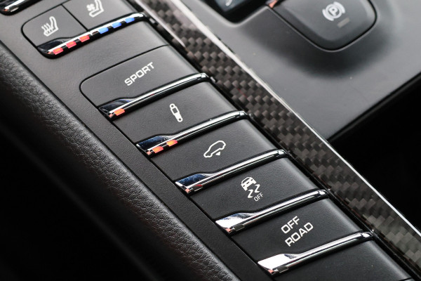 Porsche Macan 2.0 | ACC | Panoramadak | Inc BTW | 21'' | Sportchrono | Bose | Stoelventilatie | Elek. trekhaak | CarPlay | Luchtvering | Camera | Memory seats | Lederen bekleding | Alarm klasse 5 | Standkachel