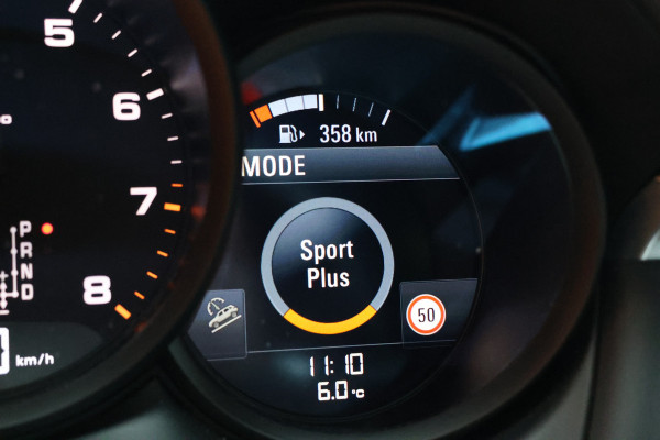 Porsche Macan 2.0 | ACC | Panoramadak | Inc BTW | 21'' | Sportchrono | Bose | Stoelventilatie | Elek. trekhaak | CarPlay | Luchtvering | Camera | Memory seats | Lederen bekleding | Alarm klasse 5 | Standkachel