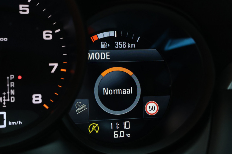 Porsche Macan 2.0 | ACC | Panoramadak | Inc BTW | 21'' | Sportchrono | Bose | Stoelventilatie | Elek. trekhaak | CarPlay | Luchtvering | Camera | Memory seats | Lederen bekleding | Alarm klasse 5 | Standkachel