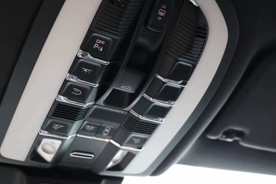 Porsche Macan 2.0 | ACC | Panoramadak | Inc BTW | 21'' | Sportchrono | Bose | Stoelventilatie | Elek. trekhaak | CarPlay | Luchtvering | Camera | Memory seats | Lederen bekleding | Alarm klasse 5 | Standkachel