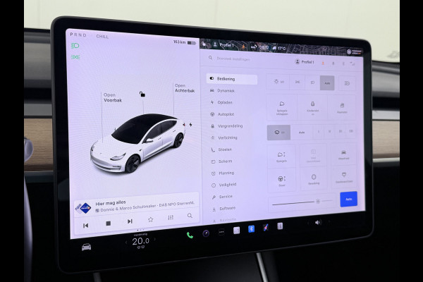 Tesla Model 3 SR+ 60kWh 326PK AutoPilot Leer PanoramaDak Adaptive Cruise Lmv 18" Camera's Elektr.-Stuur+Stoelen+Spiegels+Geheugen+Easy-Entry+V Navi LED Comfortstoelen Soh 87% ACC DAB Keyless en Voorverwarmen interieur via App One-Pedal-Drive Origineel Nederlandse auto tot 11kw laden thuis! Garantie Accu tot 10-12-2027 max 160.000km 1.584kg licht!