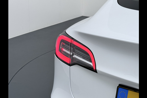 Tesla Model 3 SR+ 60kWh 326PK AutoPilot Leer PanoramaDak Adaptive Cruise Lmv 18" Camera's Elektr.-Stuur+Stoelen+Spiegels+Geheugen+Easy-Entry+V Navi LED Comfortstoelen Soh 87% ACC DAB Keyless en Voorverwarmen interieur via App One-Pedal-Drive Origineel Nederlandse auto tot 11kw laden thuis! Garantie Accu tot 10-12-2027 max 160.000km 1.584kg licht!