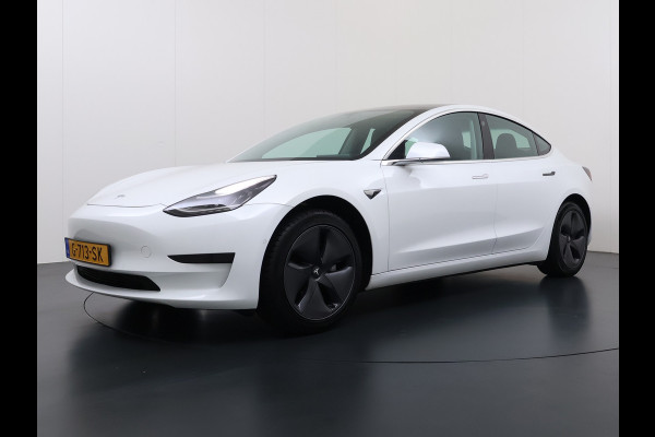 Tesla Model 3 SR+ 60kWh 326PK AutoPilot Leer PanoramaDak Adaptive Cruise Lmv 18" Camera's Elektr.-Stuur+Stoelen+Spiegels+Geheugen+Easy-Entry+V Navi LED Comfortstoelen Soh 87% ACC DAB Keyless en Voorverwarmen interieur via App One-Pedal-Drive Origineel Nederlandse auto tot 11kw laden thuis! Garantie Accu tot 10-12-2027 max 160.000km 1.584kg licht!