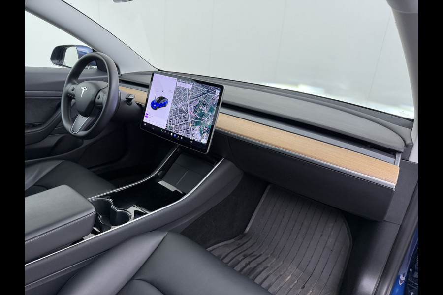 Tesla Model 3 SR Plus 325PK LFP Accu SOH 91% Lmv 18" AutoPilot Leder Pano-dak Adaptive-Cruise Camera's Elektr.-Stuur+Stoelen+Spiegels+Geheugen Navi LED ACC DAB Voorverwarmen interieur via App Keyless One-Pedal-Drive 1e Eigenaar Origineel Nederlandse Auto
