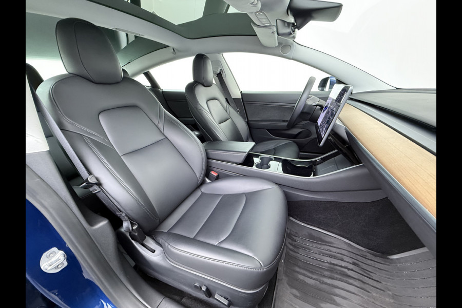 Tesla Model 3 SR Plus 325PK LFP Accu SOH 91% Lmv 18" AutoPilot Leder Pano-dak Adaptive-Cruise Camera's Elektr.-Stuur+Stoelen+Spiegels+Geheugen Navi LED ACC DAB Voorverwarmen interieur via App Keyless One-Pedal-Drive 1e Eigenaar Origineel Nederlandse Auto