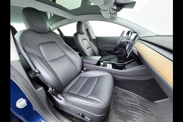 Tesla Model 3 SR Plus 325PK LFP Accu SOH 91% Lmv 18" AutoPilot Leder Pano-dak Adaptive-Cruise Camera's Elektr.-Stuur+Stoelen+Spiegels+Geheugen Navi LED ACC DAB Voorverwarmen interieur via App Keyless One-Pedal-Drive 1e Eigenaar Origineel Nederlandse Auto