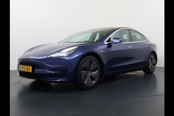 Tesla Model 3 SR Plus 325PK LFP Accu SOH 91% Lmv 18" AutoPilot Leder Pano-dak Adaptive-Cruise Camera's Elektr.-Stuur+Stoelen+Spiegels+Geheugen Navi LED ACC DAB Voorverwarmen interieur via App Keyless One-Pedal-Drive 1e Eigenaar Origineel Nederlandse Auto