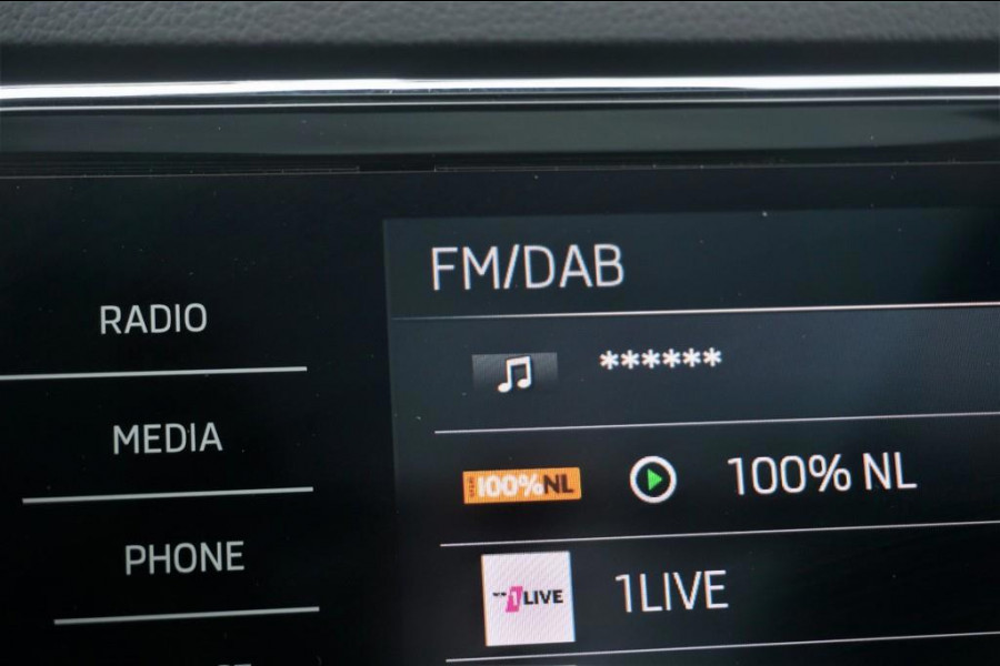 Škoda Superb Combi 1.4 TSI iV CAM/LMV19/NAVI/LEER/VIRTU/PANO