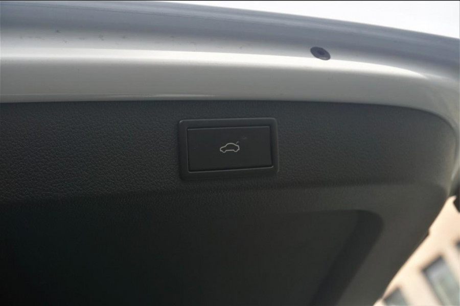 Škoda Superb Combi 1.4 TSI iV CAM/LMV19/NAVI/LEER/VIRTU/PANO