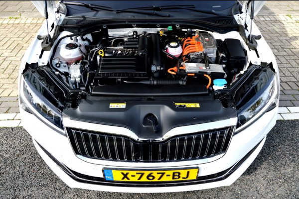 Škoda Superb Combi 1.4 TSI iV CAM/LMV19/NAVI/LEER/VIRTU/PANO