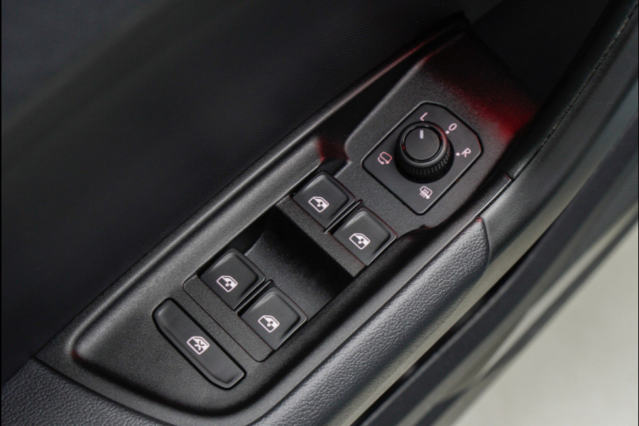 Audi A1 Sportback 40 TFSI S- Line Leder Camera Navi Virtual Climate Sonos PDC LM velgen Stoelverwarming Carplay BTW auto