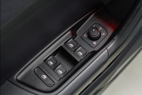 Audi A1 Sportback 40 TFSI S- Line Leder Camera Navi Virtual Climate Sonos PDC LM velgen Stoelverwarming Carplay BTW auto