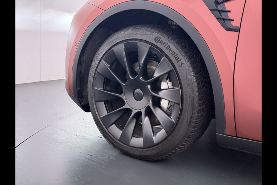 Tesla Model Y Long Range AWD 514pk SOH 85% Warmtepomp 20" Lmv Ivoor Leer Panoramadak Matrix-LED Autopilot Elektr.Stuur+Stoel+Verwarmd Navi Ecc Camera's Elektr.AchterKlep Parkeer Assistent Sentry-Mode Privacyglas Bluetooth Dodehoek detector Connected services Origineel Nederlandse Auto Batterij en Motorgarantie tot 23-12-2029/192.000km