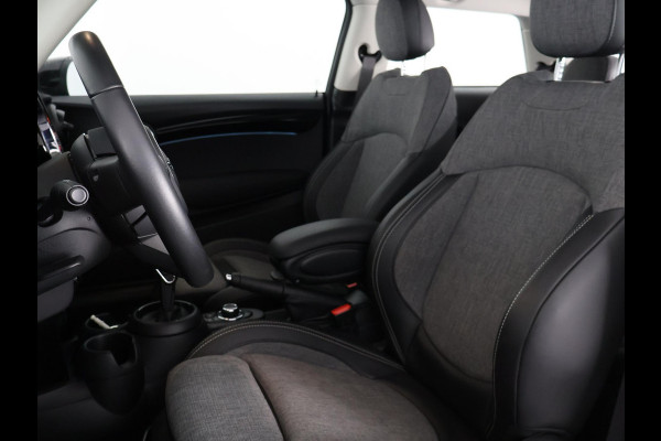 MINI Mini 1.5 Cooper Sports Classic Automaat | Apple Carplay & AndroidAUTO | Parkeersensoren | 1e eigenaar |