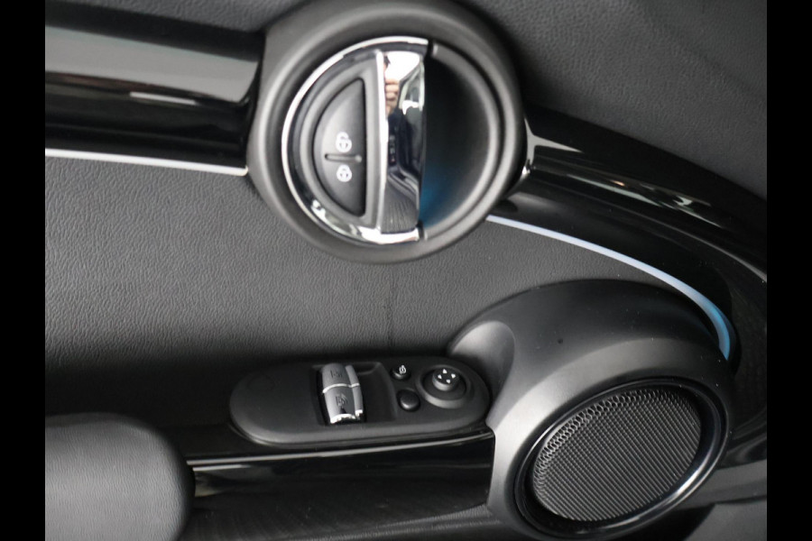 MINI Mini 1.5 Cooper Sports Classic Automaat | Apple Carplay & AndroidAUTO | Parkeersensoren | 1e eigenaar |