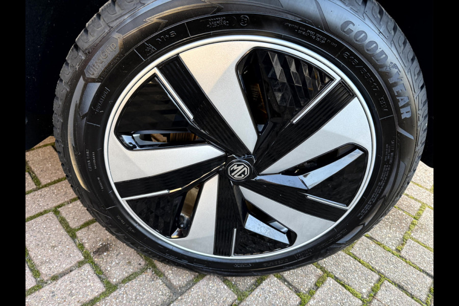 MG Mg zs ev EV Long Range Luxury 70 kWh SOH 92,4%, Panoramadak, Leer, 360 camera