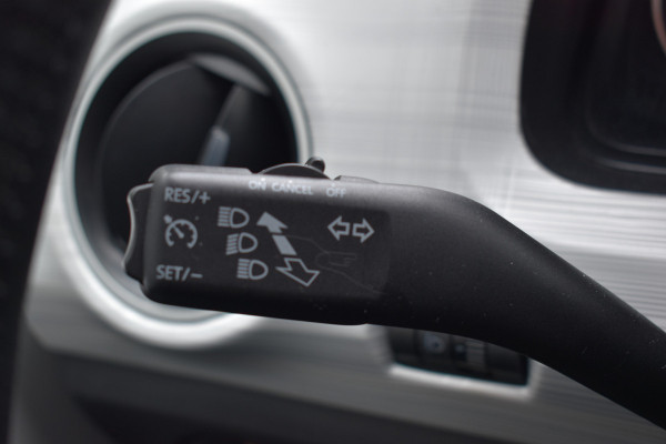 Seat Mii Electric electric Plus 2-color  Automaat Parkeer sensoren Stoelverwarming voorruit verwarming 1e eigenaar N.A.P.