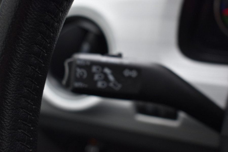 Seat Mii Electric electric Plus 2-color  Automaat Parkeer sensoren Stoelverwarming voorruit verwarming 1e eigenaar N.A.P.