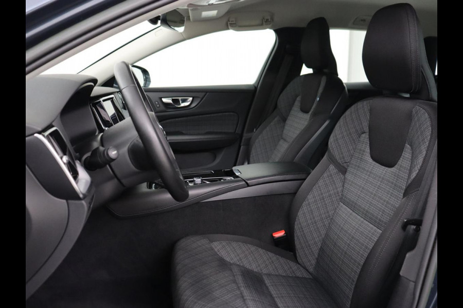 Volvo V60 2.0 T6 Plug-in hybrid AWD Core Bright | Trekhaak | Achterbankverwarming | Adaptive cruise | Carplay | Stoelverwarming | Climate control | Keyless | Parkeerhulp | PHEV | Plug In