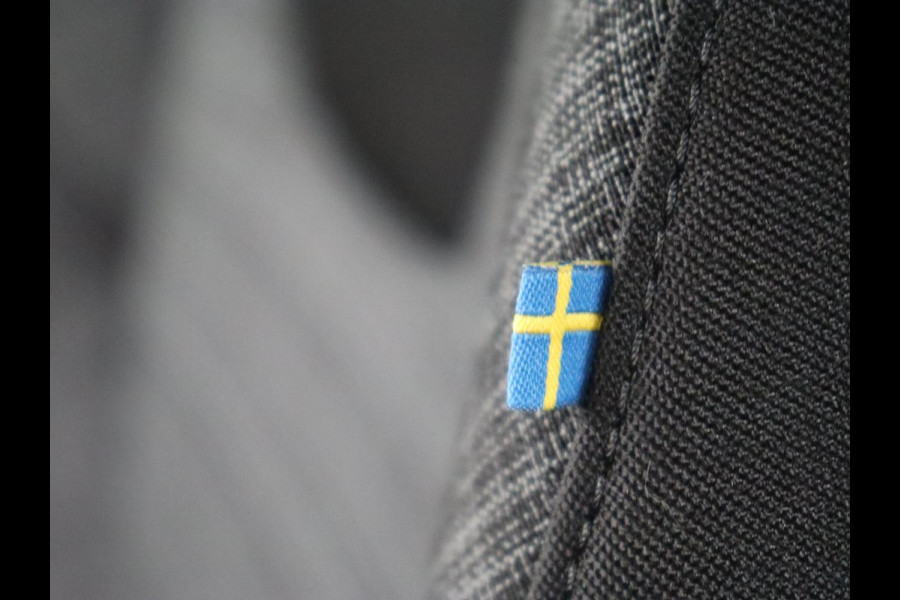 Volvo V60 2.0 T6 Plug-in hybrid AWD Core Bright | Trekhaak | Achterbankverwarming | Adaptive cruise | Carplay | Stoelverwarming | Climate control | Keyless | Parkeerhulp | PHEV | Plug In