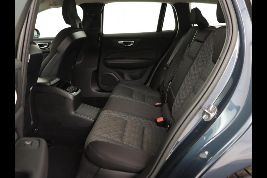 Volvo V60 2.0 T6 Plug-in hybrid AWD Core Bright | Trekhaak | Achterbankverwarming | Adaptive cruise | Carplay | Stoelverwarming | Climate control | Keyless | Parkeerhulp | PHEV | Plug In