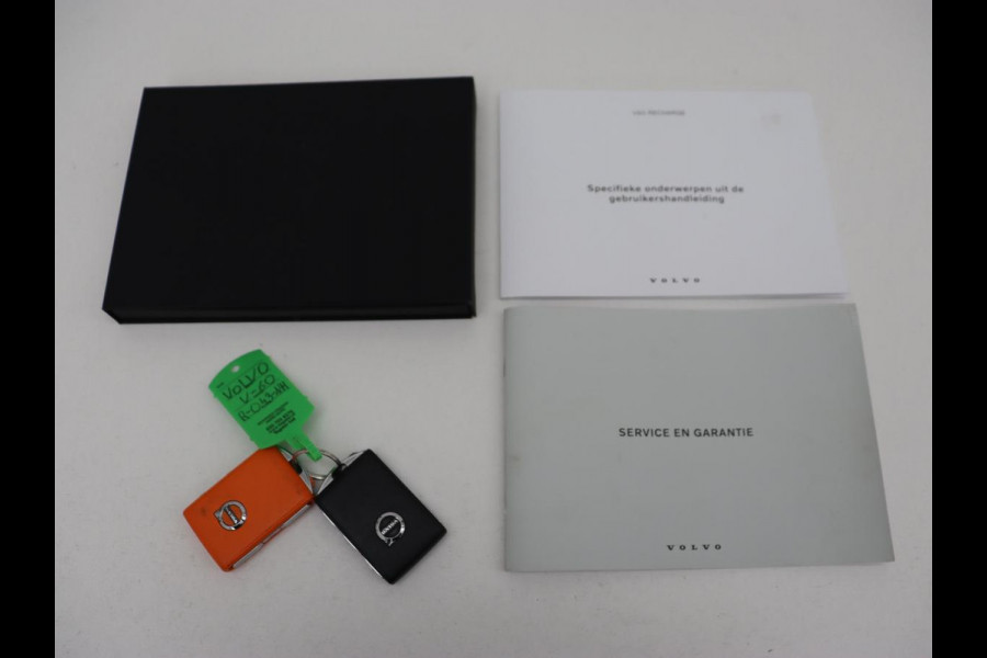 Volvo V60 2.0 T6 Plug-in hybrid AWD Core Bright | Trekhaak | Achterbankverwarming | Adaptive cruise | Carplay | Stoelverwarming | Climate control | Keyless | Parkeerhulp | PHEV | Plug In