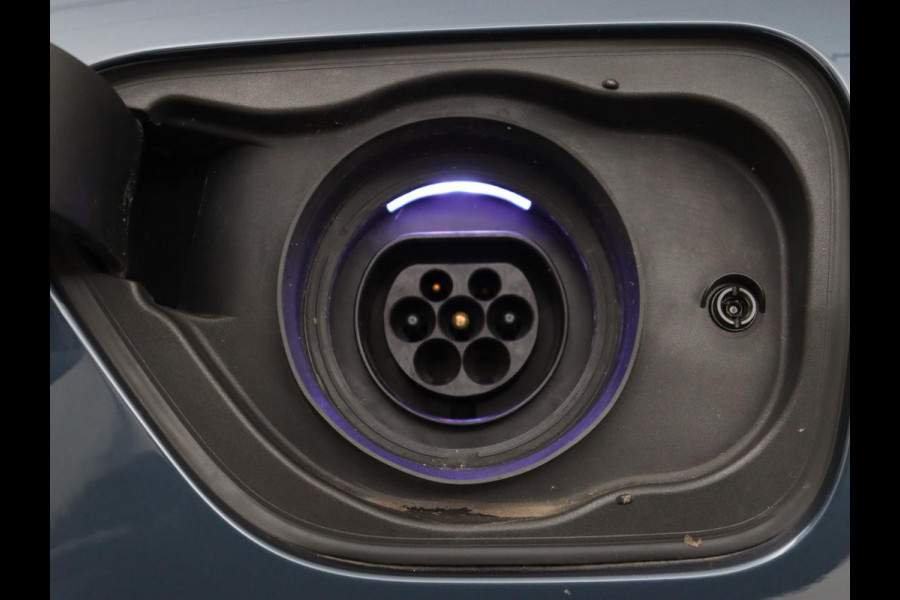 Volvo V60 2.0 T6 Plug-in hybrid AWD Core Bright | Trekhaak | Achterbankverwarming | Adaptive cruise | Carplay | Stoelverwarming | Climate control | Keyless | Parkeerhulp | PHEV | Plug In