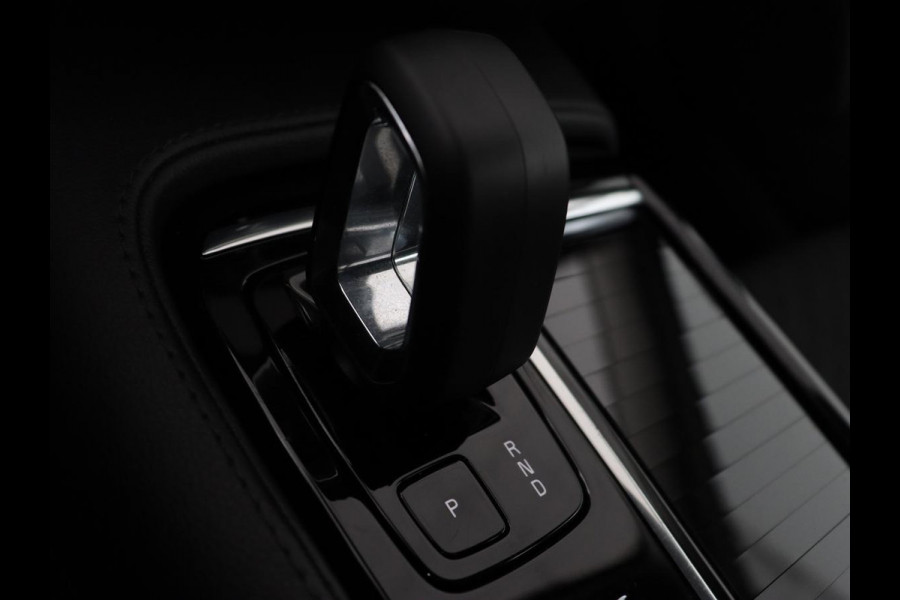 Volvo V60 2.0 T6 Plug-in hybrid AWD Core Bright | Trekhaak | Achterbankverwarming | Adaptive cruise | Carplay | Stoelverwarming | Climate control | Keyless | Parkeerhulp | PHEV | Plug In