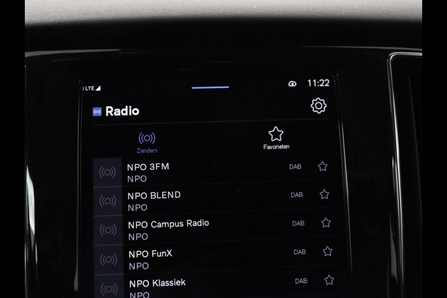 Volvo V60 2.0 T6 Plug-in hybrid AWD Core Bright | Trekhaak | Achterbankverwarming | Adaptive cruise | Carplay | Stoelverwarming | Climate control | Keyless | Parkeerhulp | PHEV | Plug In