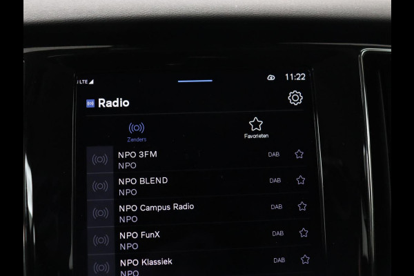 Volvo V60 2.0 T6 Plug-in hybrid AWD Core Bright | Trekhaak | Achterbankverwarming | Adaptive cruise | Carplay | Stoelverwarming | Climate control | Keyless | Parkeerhulp | PHEV | Plug In
