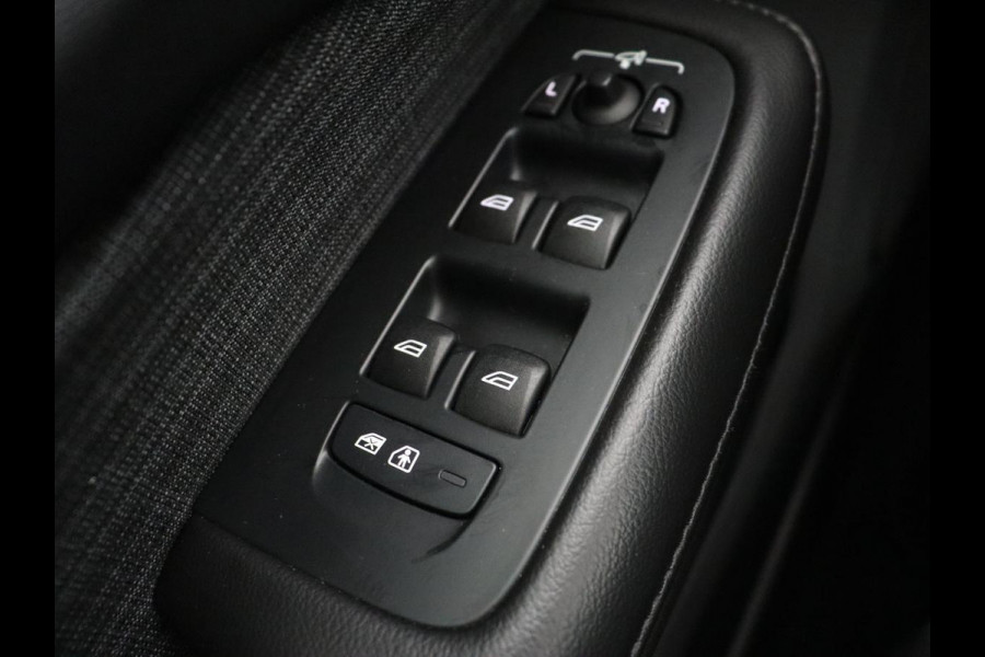 Volvo V60 2.0 T6 Plug-in hybrid AWD Core Bright | Trekhaak | Achterbankverwarming | Adaptive cruise | Carplay | Stoelverwarming | Climate control | Keyless | Parkeerhulp | PHEV | Plug In