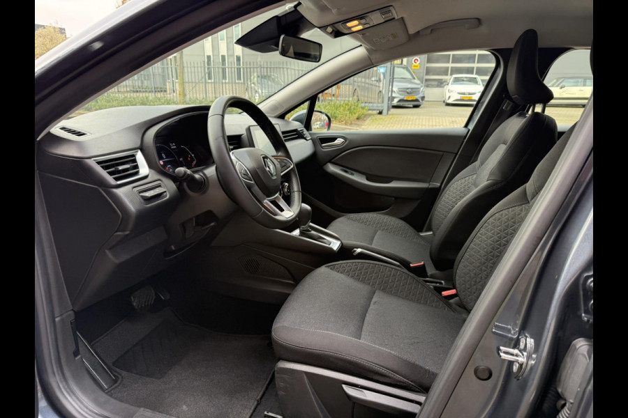 Renault Clio 1.6 E-Tech Hybrid 140 / Apple-Carplay - Android / ALL-Season / 1e Eigenaar / NED-Clio / PDC incl. weergave