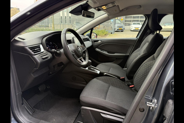 Renault Clio 1.6 E-Tech Hybrid 140 / Apple-Carplay - Android / ALL-Season / 1e Eigenaar / NED-Clio / PDC incl. weergave