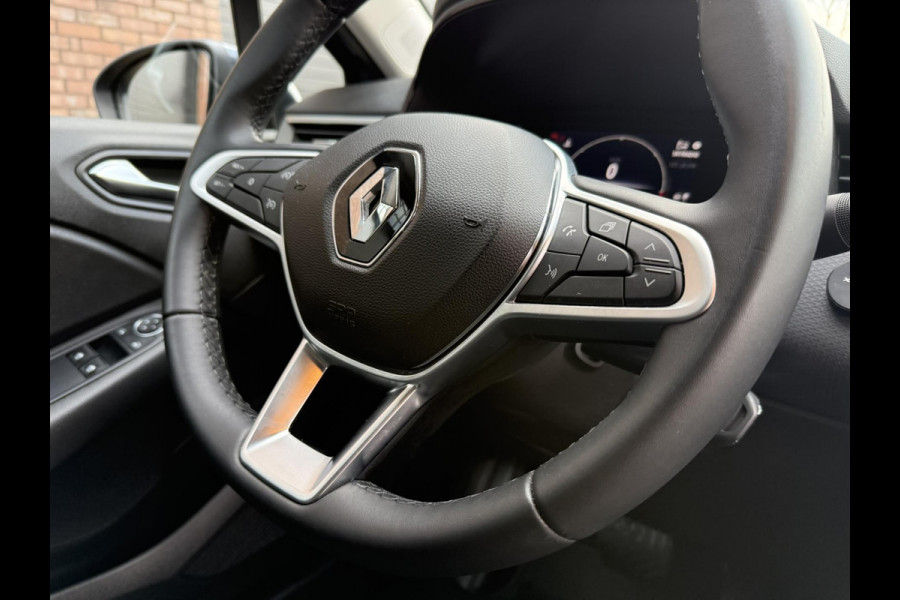 Renault Clio 1.6 E-Tech Hybrid 140 / Apple-Carplay - Android / ALL-Season / 1e Eigenaar / NED-Clio / PDC incl. weergave