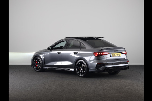 Audi RS 3 Limousine 2.5 TFSI quattro 400pk | Panoramadak | 3-spaaks sport afgevlakt stuurwiel | Adaptief onderstel | SONOS Premium 3D Audio