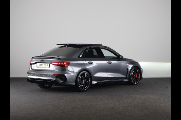 Audi RS 3 Limousine 2.5 TFSI quattro 400pk | Panoramadak | 3-spaaks sport afgevlakt stuurwiel | Adaptief onderstel | SONOS Premium 3D Audio