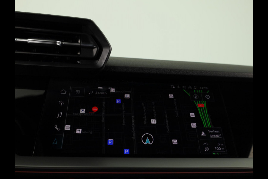 Audi RS 3 Limousine 2.5 TFSI quattro 400pk | Panoramadak | 3-spaaks sport afgevlakt stuurwiel | Adaptief onderstel | SONOS Premium 3D Audio