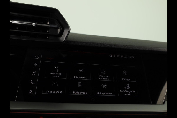 Audi RS 3 Limousine 2.5 TFSI quattro 400pk | Panoramadak | 3-spaaks sport afgevlakt stuurwiel | Adaptief onderstel | SONOS Premium 3D Audio