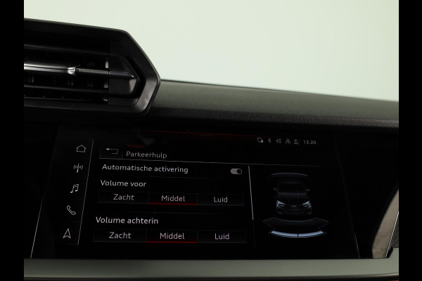 Audi RS 3 Limousine 2.5 TFSI quattro 400pk | Panoramadak | 3-spaaks sport afgevlakt stuurwiel | Adaptief onderstel | SONOS Premium 3D Audio